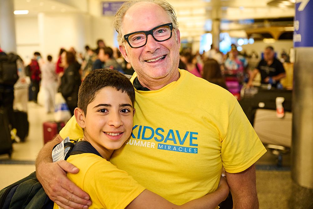 Kidsave-Summer-Miracles-LAX-Arrivals-2022-Mike