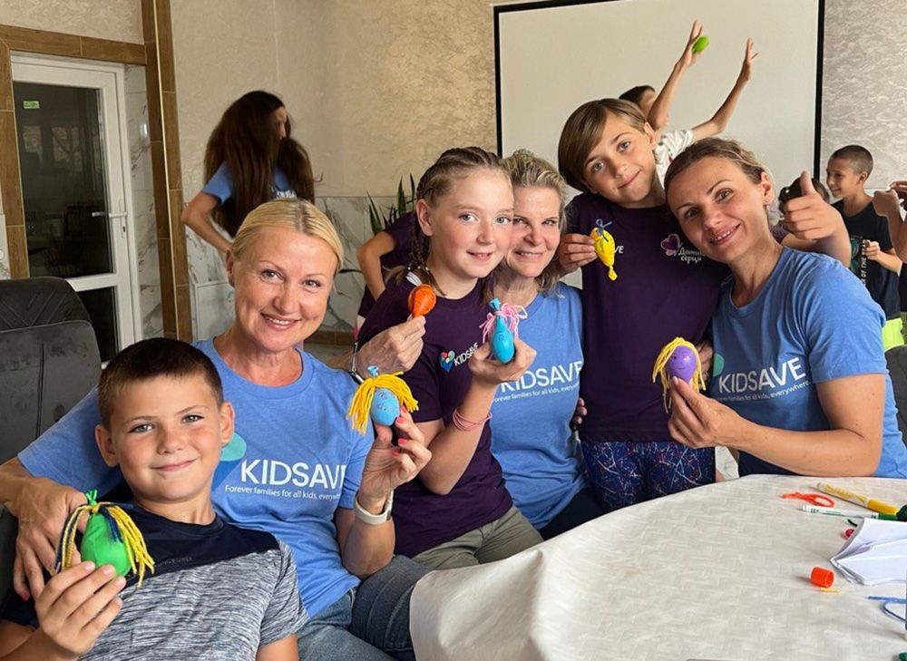 Kidsave-Staff-with-children-Ukraine