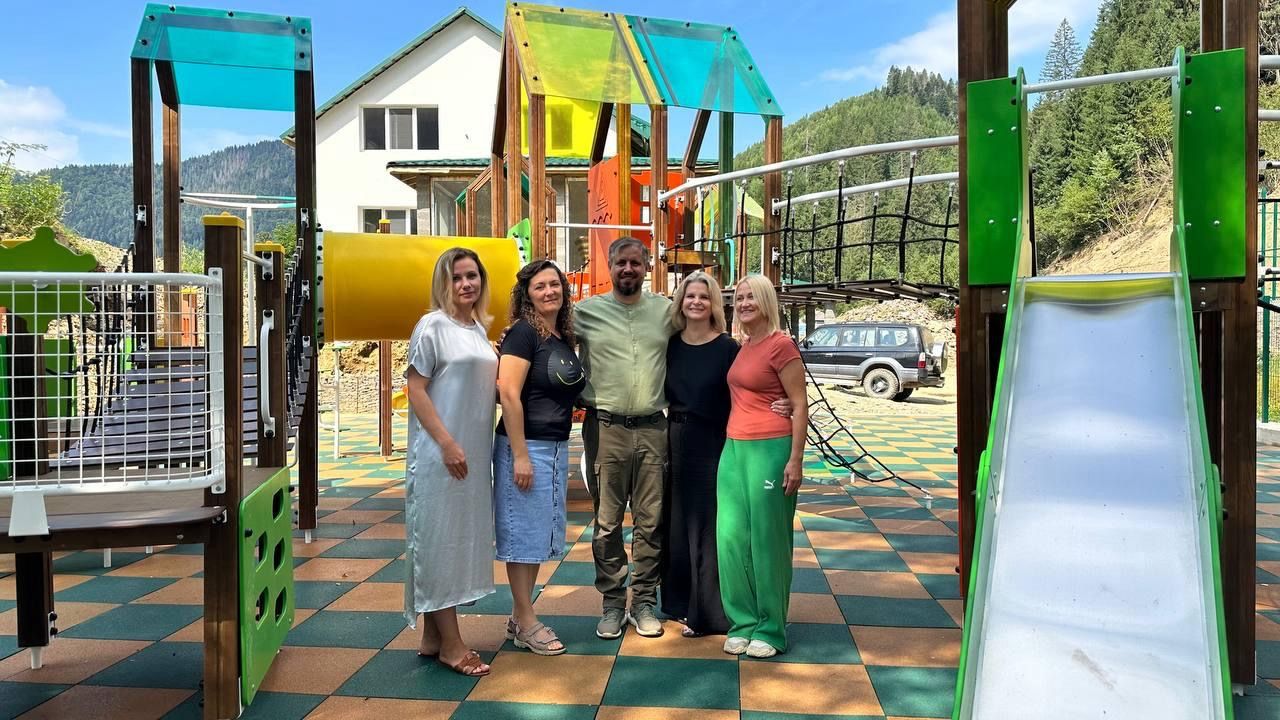 kidsave-miracles-center-pavlo-randi-ukraine-team-playground